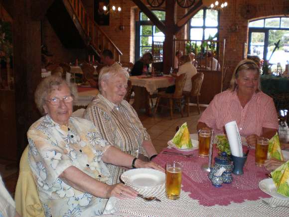 Restaurantbesuch bei einem Ausflug unserer Seniorenresidenz Großziethen